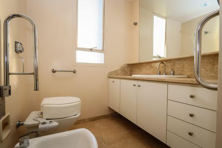 Apartamento à venda com 200m², 3 quartos e 3 vagasBanheiro da Suite Master