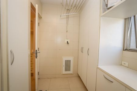 Apartamento à venda com 200m², 3 quartos e 3 vagasLavanderia