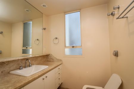 Apartamento à venda com 200m², 3 quartos e 3 vagasBanheiro da Suite 2