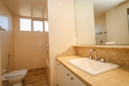 Apartamento à venda com 200m², 3 quartos e 3 vagasBanheiro 2 da Suite Master