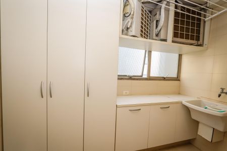 Apartamento à venda com 200m², 3 quartos e 3 vagasLavanderia