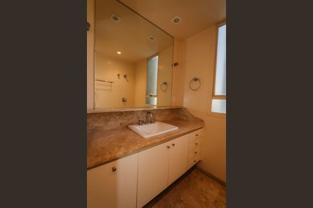 Apartamento à venda com 200m², 3 quartos e 3 vagasBanheiro da Suite 2