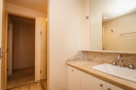 Apartamento à venda com 200m², 3 quartos e 3 vagasBanheiro da Suite 2