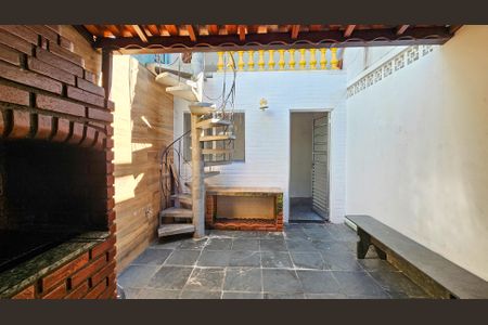 Casa à venda com 100m², 3 quartos e 1 vaga Casa à venda com 100m², 3 quartos e 1 vagaChurrasqueira