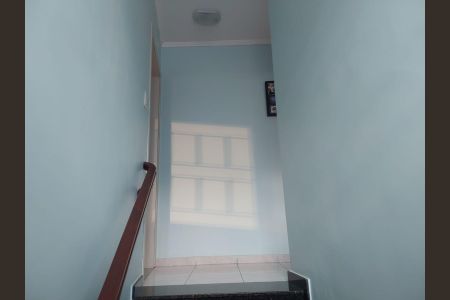 Casa à venda com 176m², 2 quartos e 3 vagas Casa à venda com 176m², 2 quartos e 3 vagasEscada