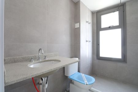 Apartamento à venda com 396m², 4 quartos e 4 vagasBanheiro da Suíte 2