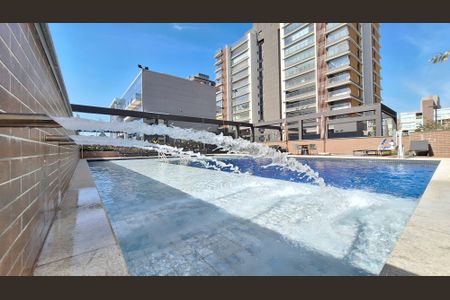 Apartamento à venda com 396m², 4 quartos e 4 vagas Apartamento à venda com 396m², 4 quartos e 4 vagasÁrea comum - Piscina