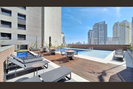 Apartamento à venda com 396m², 4 quartos e 4 vagas Apartamento à venda com 396m², 4 quartos e 4 vagasÁrea comum - Piscina