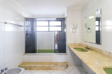 Apartamento à venda com 160m², 3 quartos e 2 vagasBanheiro da Suíte