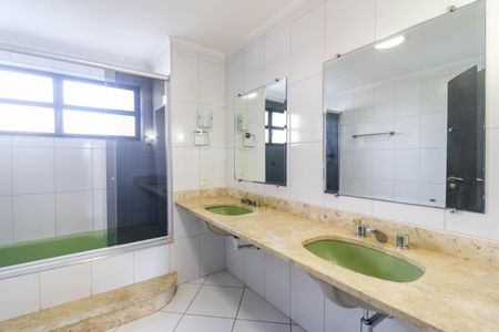 Apartamento à venda com 160m², 3 quartos e 2 vagasBanheiro da Suíte
