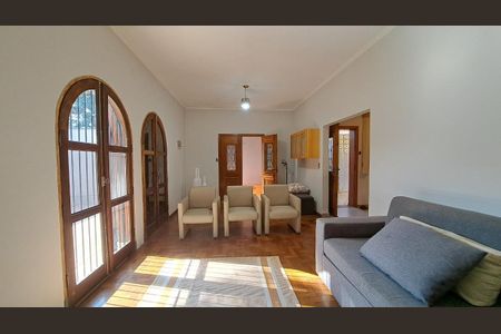 Casa à venda com 230m², 3 quartos e 3 vagas