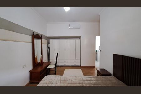 Casa à venda com 230m², 3 quartos e 3 vagas