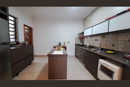 Casa à venda com 230m², 3 quartos e 3 vagas