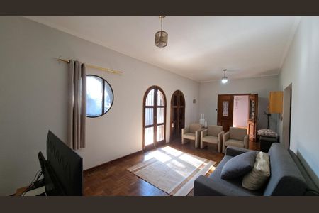 Casa à venda com 230m², 3 quartos e 3 vagas