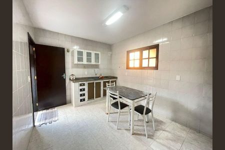 Casa à venda com 4 quartos, 162m² em Itaipu, Niterói