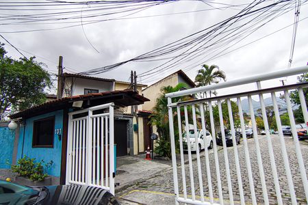 Casa de condomínio à venda com 134m², 2 quartos e 2 vagas Casa de condomínio à venda com 134m², 2 quartos e 2 vagasFachada