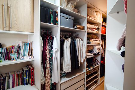 Casa de condomínio à venda com 134m², 2 quartos e 2 vagas Casa de condomínio à venda com 134m², 2 quartos e 2 vagasCloset do quarto 2