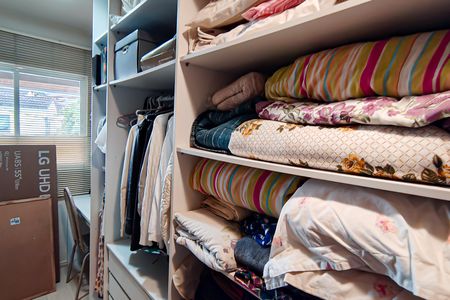 Casa de condomínio à venda com 134m², 2 quartos e 2 vagas Casa de condomínio à venda com 134m², 2 quartos e 2 vagasCloset do quarto 2