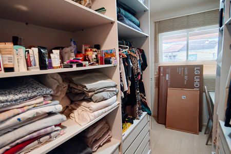 Casa de condomínio à venda com 134m², 2 quartos e 2 vagas Casa de condomínio à venda com 134m², 2 quartos e 2 vagasCloset do quarto 2