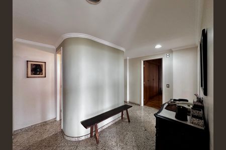 Apartamento à venda com 170m², 4 quartos e 2 vagas Apartamento à venda com 170m², 4 quartos e 2 vagasCorredor Quartos