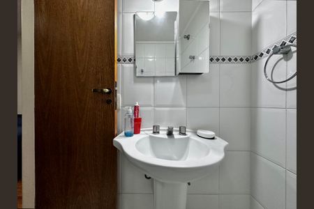Apartamento à venda com 170m², 4 quartos e 2 vagas Apartamento à venda com 170m², 4 quartos e 2 vagasBanheiro Suíte