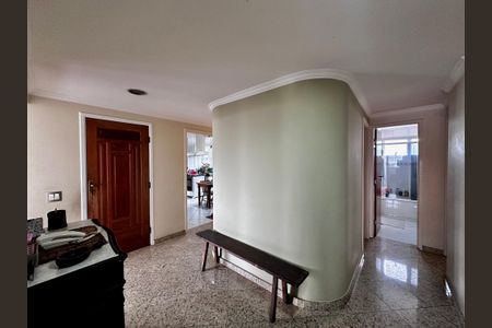 Apartamento à venda com 170m², 4 quartos e 2 vagas Apartamento à venda com 170m², 4 quartos e 2 vagasCorredor Quartos