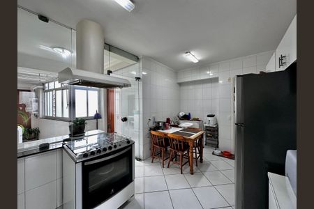 Apartamento à venda com 170m², 4 quartos e 2 vagas Apartamento à venda com 170m², 4 quartos e 2 vagasCozinha