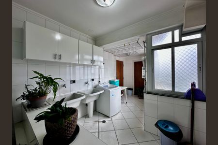 Apartamento à venda com 170m², 4 quartos e 2 vagas Apartamento à venda com 170m², 4 quartos e 2 vagasÁrea de Serviço