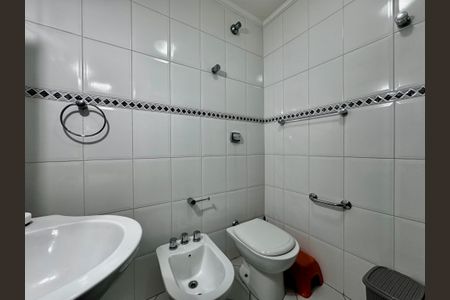 Apartamento à venda com 170m², 4 quartos e 2 vagas Apartamento à venda com 170m², 4 quartos e 2 vagasBanheiro Suíte