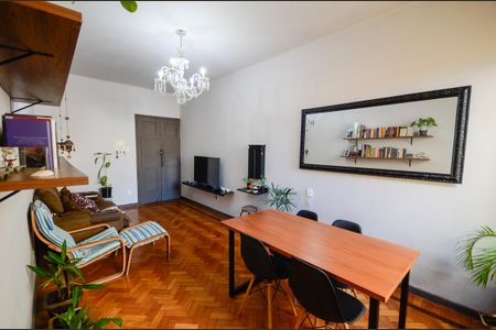 Apartamento à venda com 90m², 2 quartos e 1 vaga Apartamento à venda com 90m², 2 quartos e 1 vagaSala