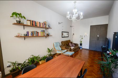 Apartamento à venda com 90m², 2 quartos e 1 vaga Apartamento à venda com 90m², 2 quartos e 1 vagaSala