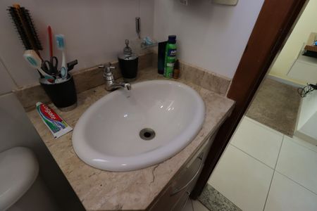 Apartamento à venda com 68m², 2 quartos e 2 vagasBanheiro - Pia
