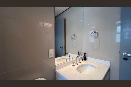 Apartamento à venda com 162m², 3 quartos e 4 vagas Apartamento à venda com 162m², 3 quartos e 4 vagasBanheiro da Suíte 1