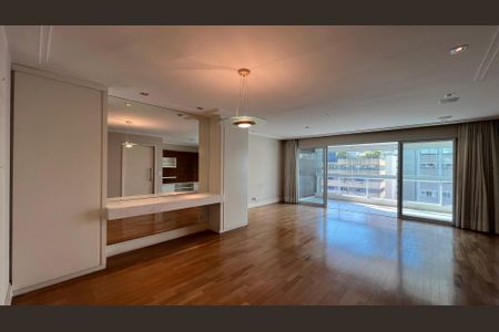 Apartamento à venda com 162m², 3 quartos e 4 vagas Apartamento à venda com 162m², 3 quartos e 4 vagasSala de Jantar