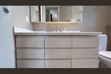 Apartamento à venda com 162m², 3 quartos e 4 vagas Apartamento à venda com 162m², 3 quartos e 4 vagasBanheiro da Suíte 2