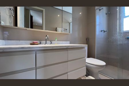 Apartamento à venda com 162m², 3 quartos e 4 vagas Apartamento à venda com 162m², 3 quartos e 4 vagasBanheiro da Suíte 2