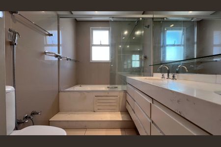 Apartamento à venda com 162m², 3 quartos e 4 vagas Apartamento à venda com 162m², 3 quartos e 4 vagasBanheiro da Suíte 3