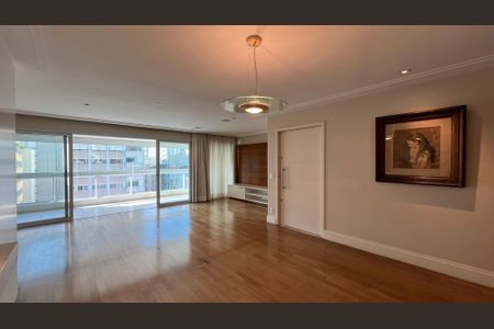 Apartamento à venda com 162m², 3 quartos e 4 vagas Apartamento à venda com 162m², 3 quartos e 4 vagasSala de Jantar