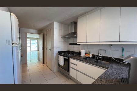 Apartamento à venda com 162m², 3 quartos e 4 vagas Apartamento à venda com 162m², 3 quartos e 4 vagasCozinha