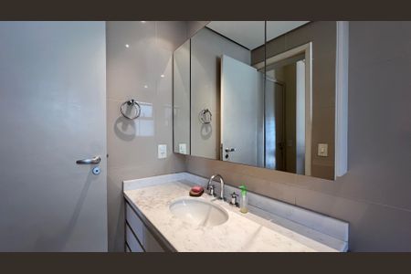 Apartamento à venda com 162m², 3 quartos e 4 vagas Apartamento à venda com 162m², 3 quartos e 4 vagasBanheiro da Suíte 2