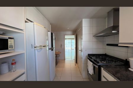 Apartamento à venda com 162m², 3 quartos e 4 vagas Apartamento à venda com 162m², 3 quartos e 4 vagasCozinha