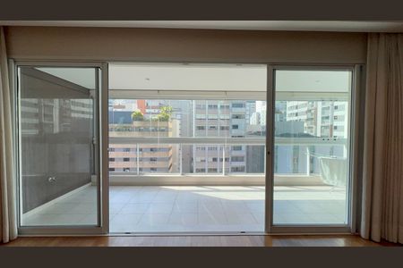 Apartamento à venda com 162m², 3 quartos e 4 vagas Apartamento à venda com 162m², 3 quartos e 4 vagasVaranda
