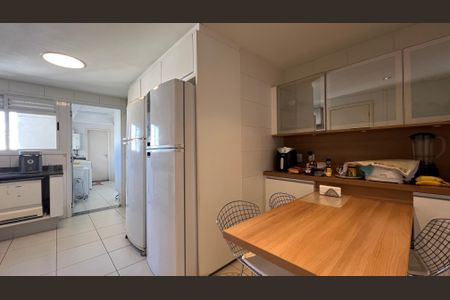 Apartamento à venda com 162m², 3 quartos e 4 vagas Apartamento à venda com 162m², 3 quartos e 4 vagasCozinha