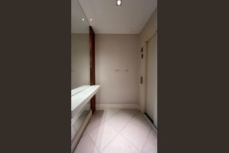 Apartamento à venda com 162m², 3 quartos e 4 vagas Apartamento à venda com 162m², 3 quartos e 4 vagasEntrada