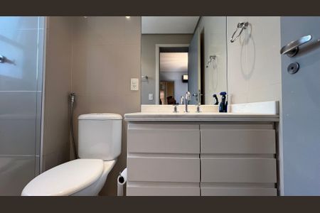 Apartamento à venda com 162m², 3 quartos e 4 vagas Apartamento à venda com 162m², 3 quartos e 4 vagasBanheiro da Suíte 1