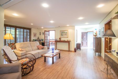 Casa à venda com 250m², 3 quartos e 2 vagasSala