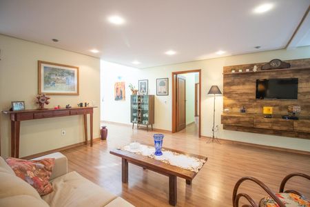 Casa à venda com 250m², 3 quartos e 2 vagasSala