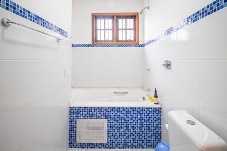 Casa à venda com 250m², 3 quartos e 2 vagasBanheiro da Suíte