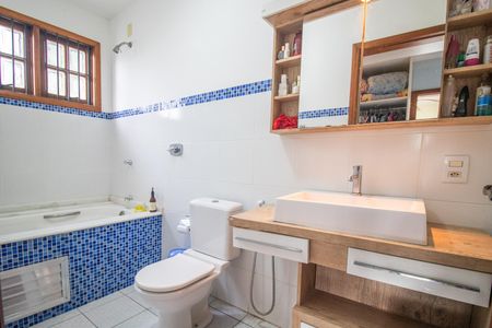 Casa à venda com 250m², 3 quartos e 2 vagasBanheiro da Suíte