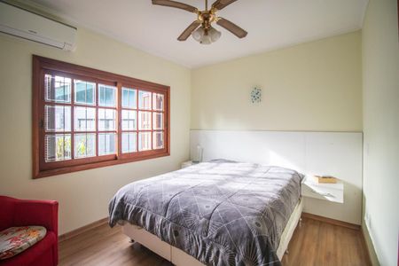 Casa à venda com 250m², 3 quartos e 2 vagasSuíte